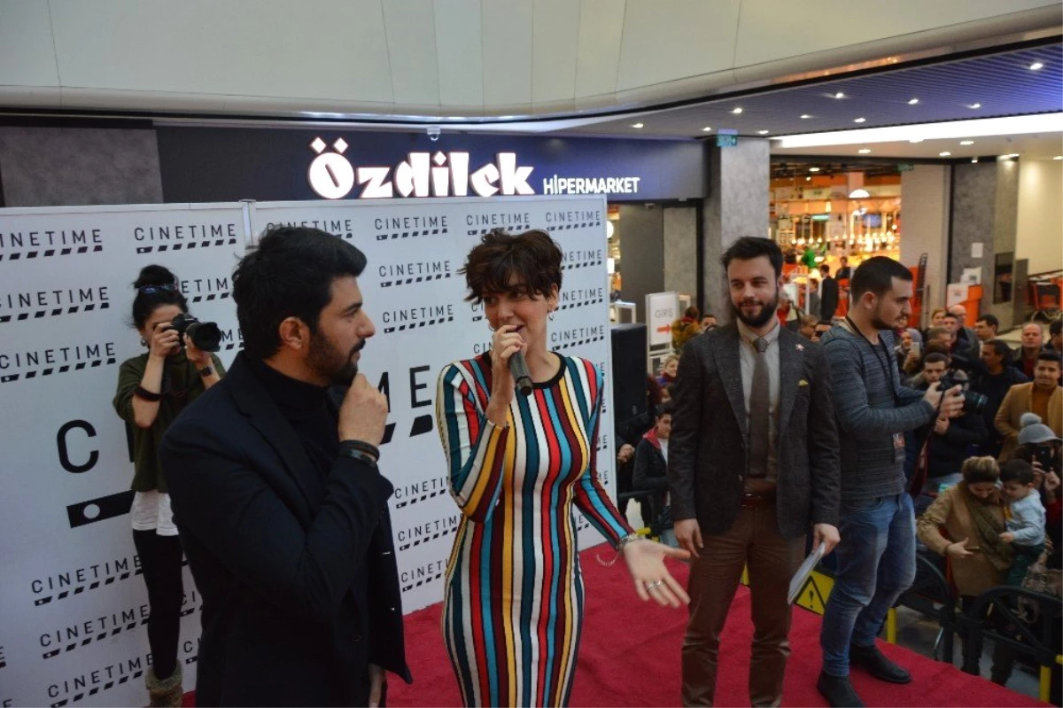 Bergüzar Korel ve Engin Akyürek Bursa\'da Hayranlarıyla Buluştu