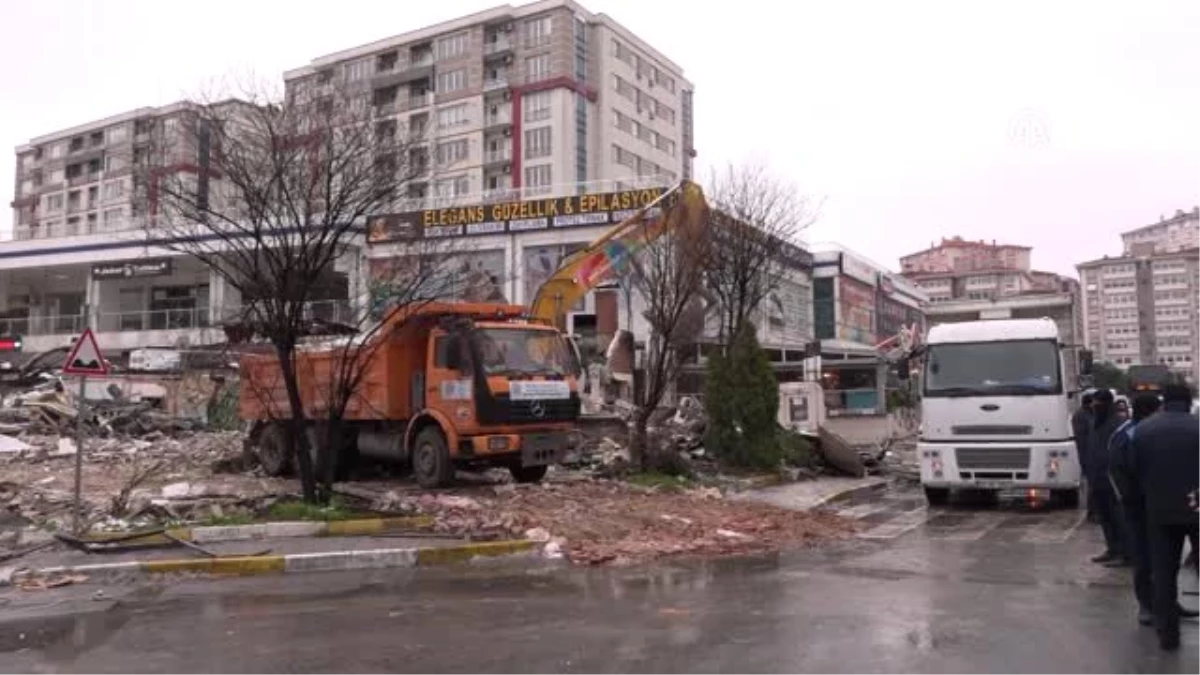Beylikdüzü\'nde Bir Kafenin Yıkılması - İstanbul