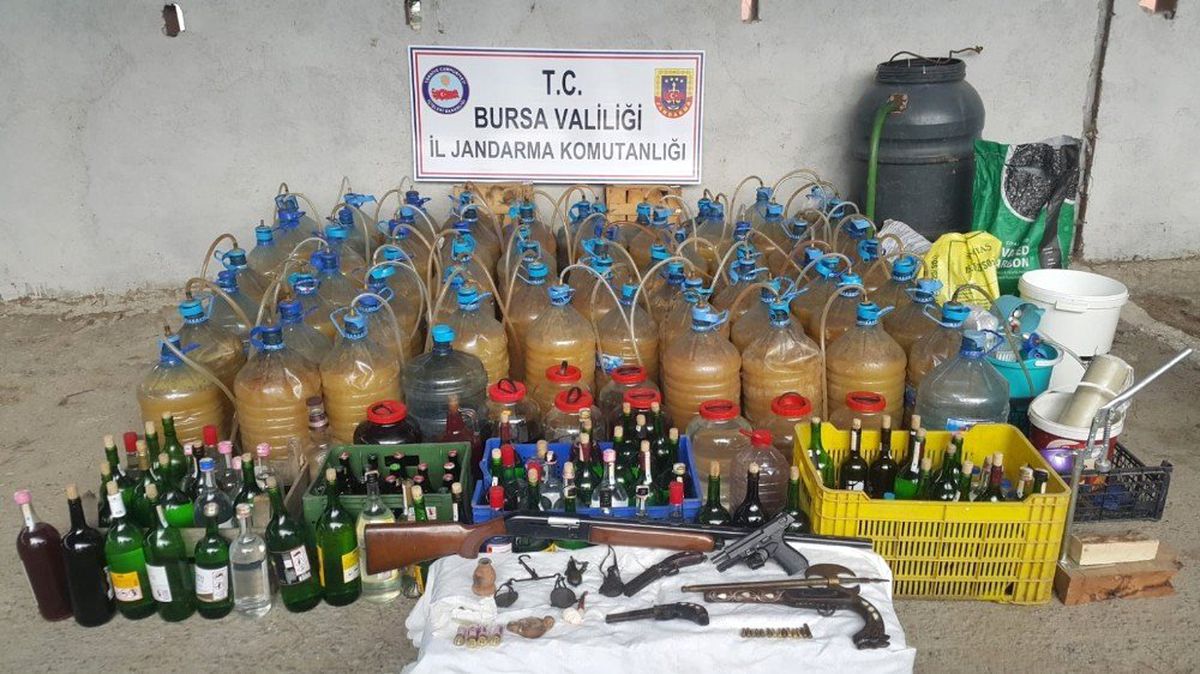 Bursa\'da Bin 400 Litre Kaçak Alkol Ele Geçirildi