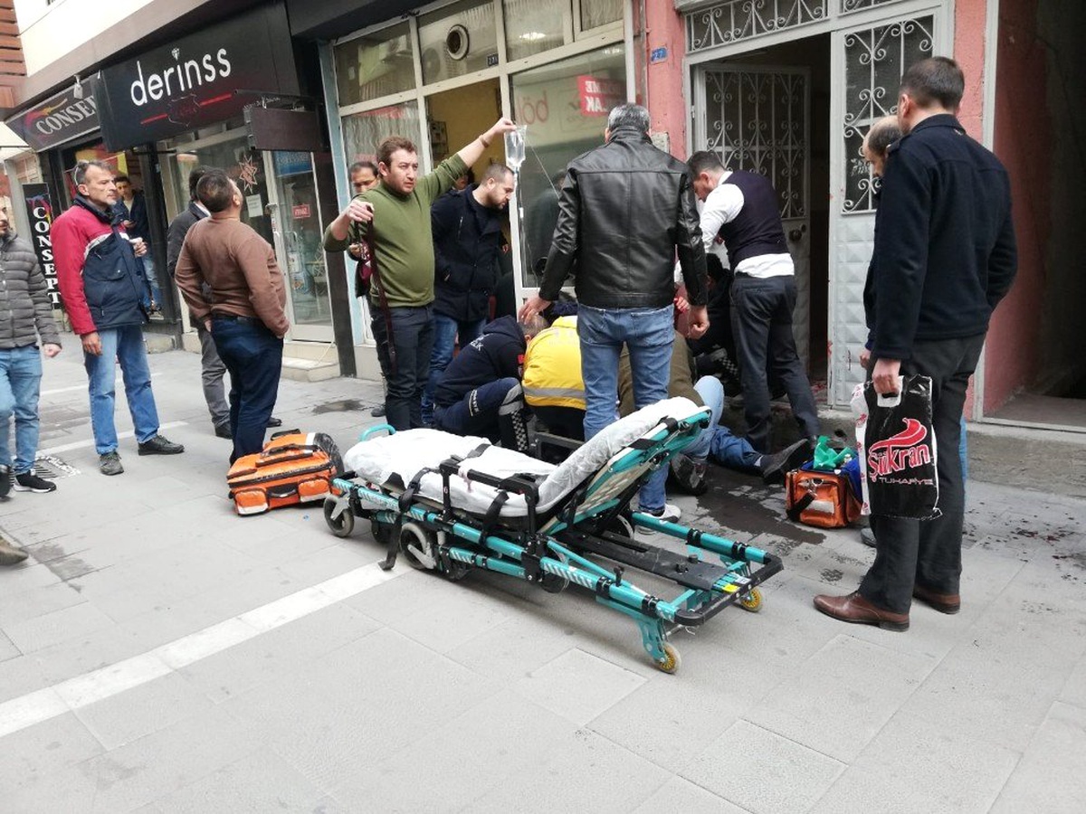 Cadde Ortasında Alacak Verecek Kavgası Kanlı Bitti