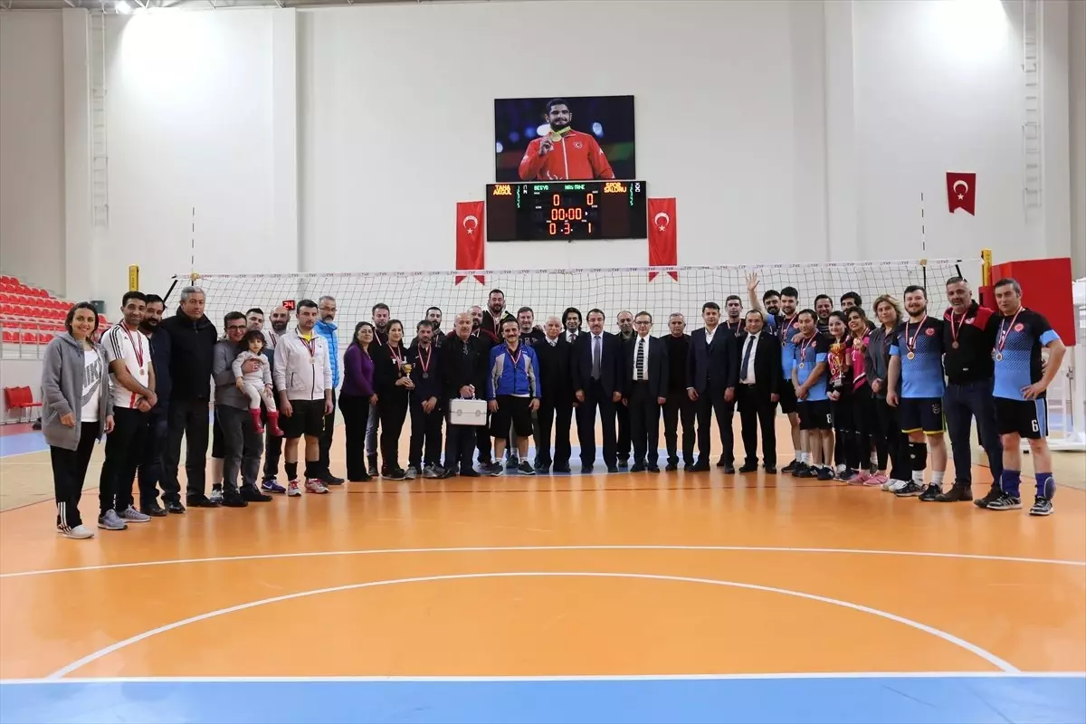 Cü\'de Voleybol Turnuvası Sona Erdi