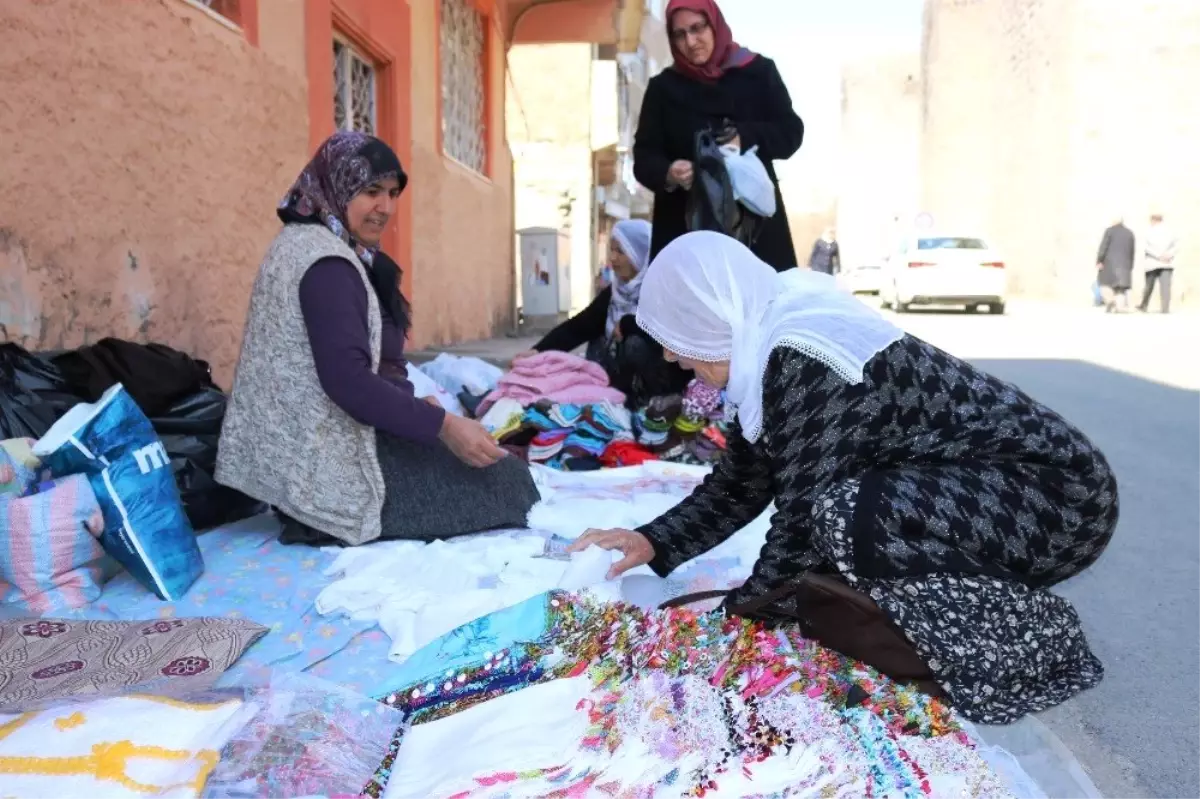 El İşi Çeyizliklerle Geçimini Sağlıyor