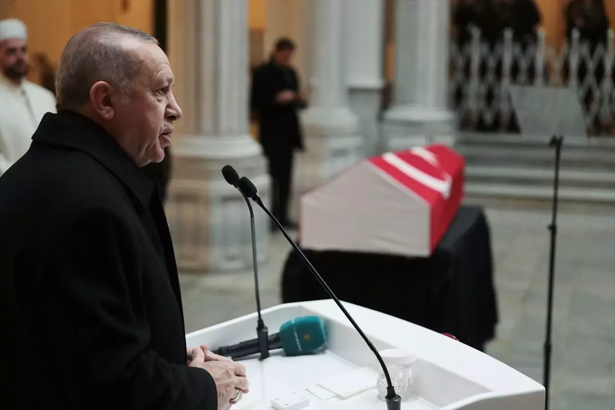 Erdoğan, Usta İsmin Cenaze Törenine Katıldı: Bize Sonbahar Hüznü Yaşatıyor