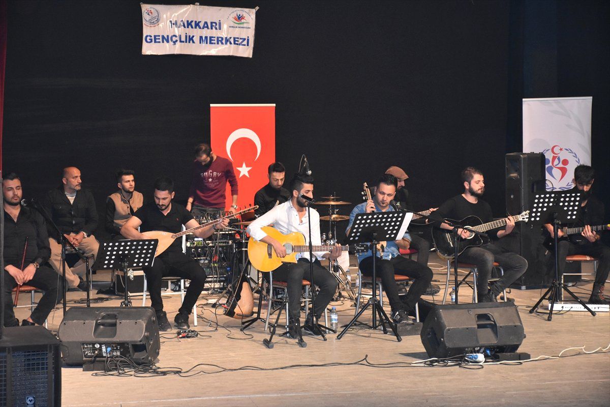 Hakkari\'de Köy Çocukları İçin Konser
