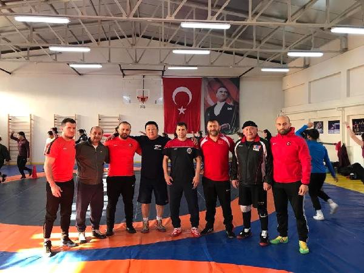 Kadın Güreş Milli Takımı Avrupa Şampiyonası\'na Hazırlanıyor