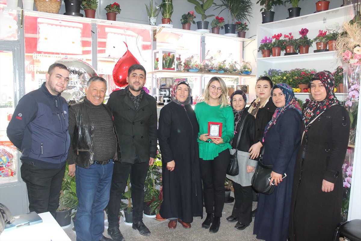 Kaman\'da Kadın Esnafa Plaket