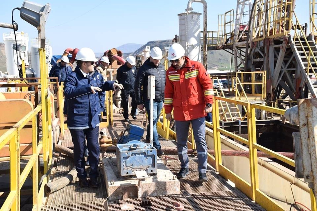 Kaymakam Bilici, Petrol Kuyusunda İncelemelerde Bulundu