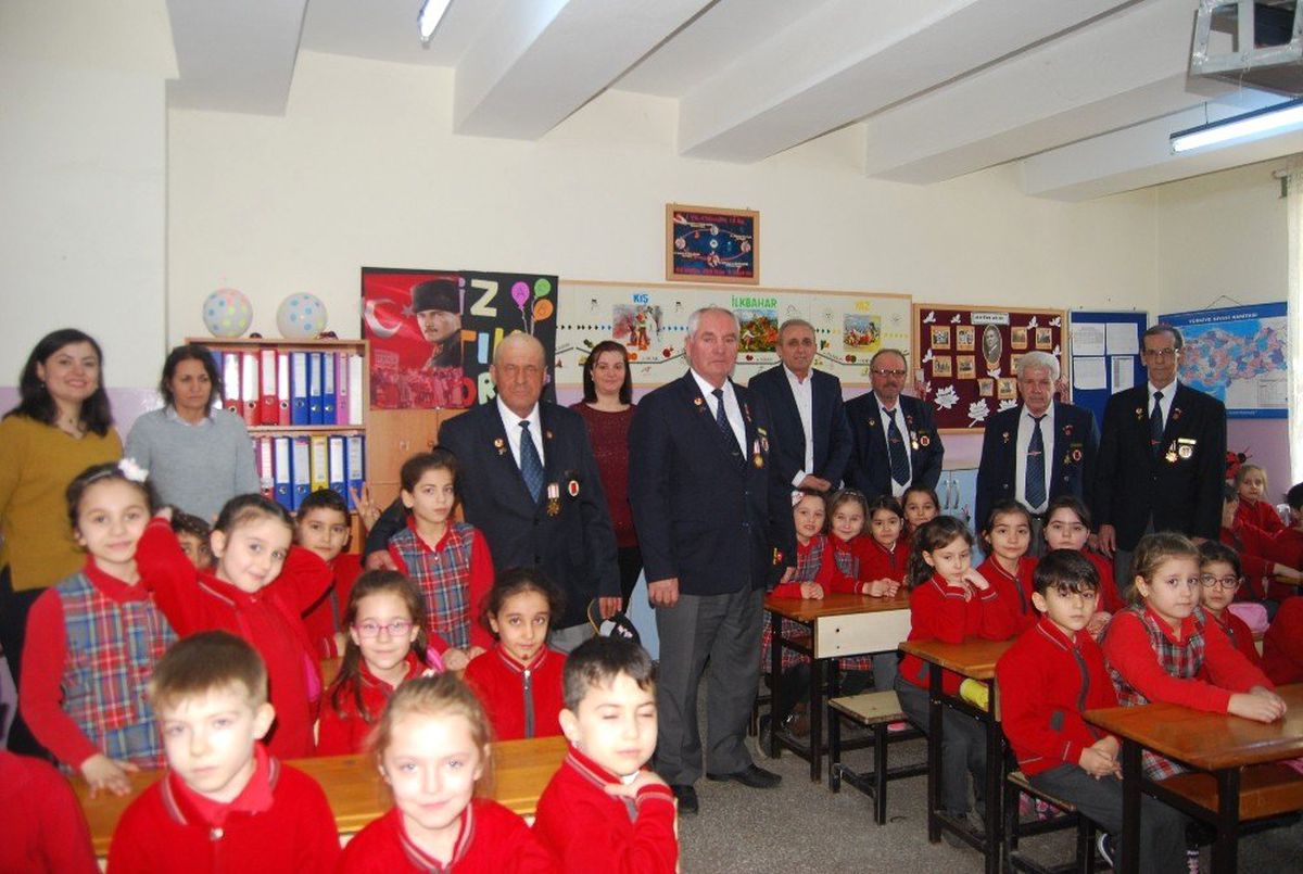 Kıbrıs Gazileri Öğrencilerle Buluştu