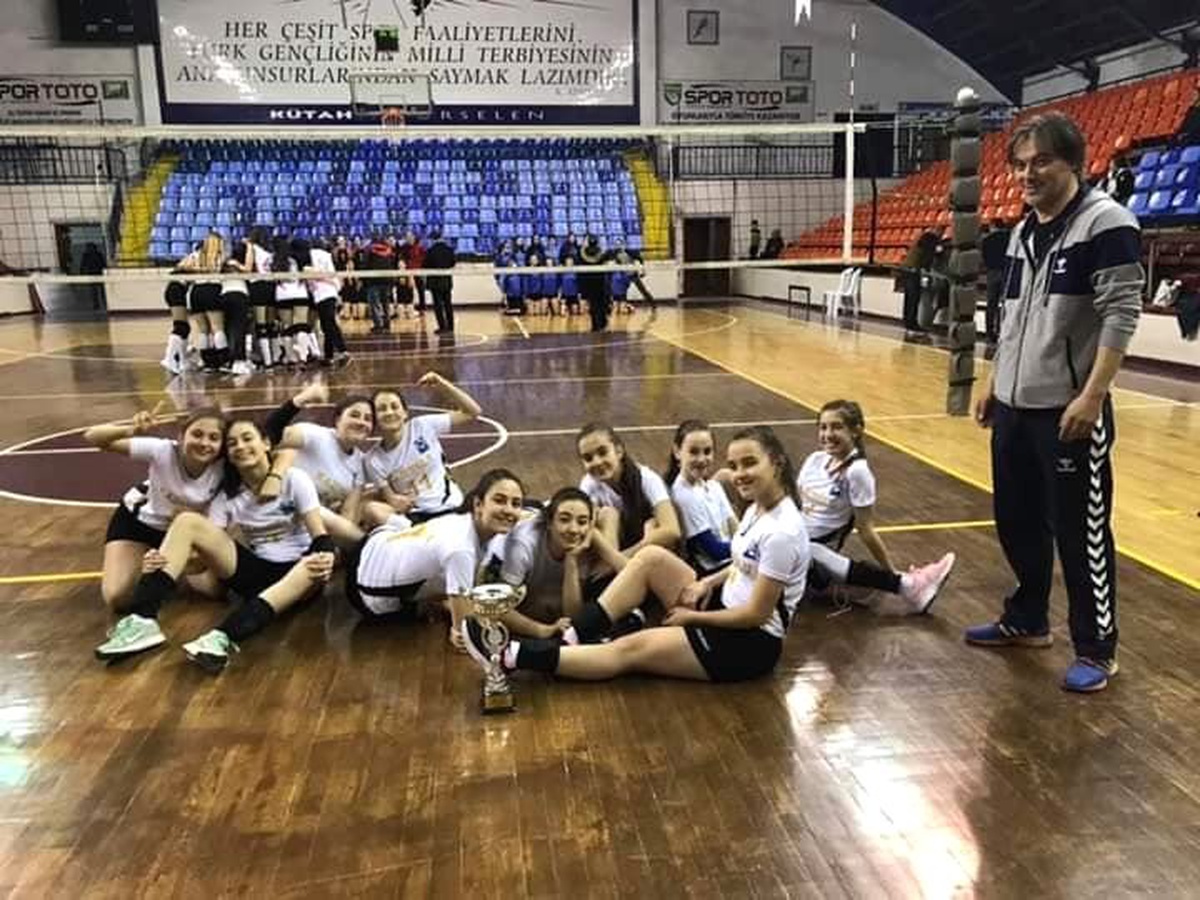 Küçük Kızlar Voleybol Takımı, İl Şampiyonu Oldu