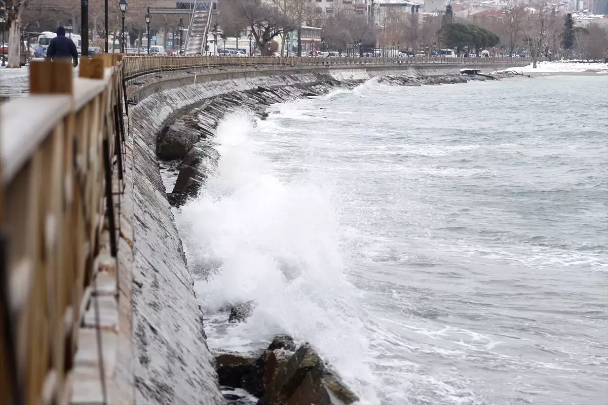 Marmara\'da Ulaşıma Poyraz Engeli