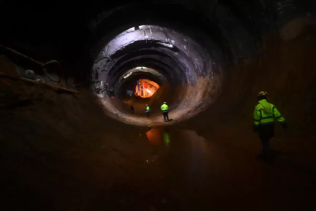 Narlıdere Metrosu\'nda "İlk Işık" Göründü