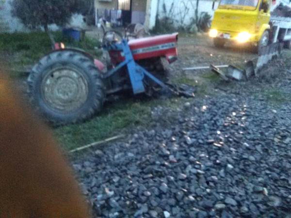 Ödemiş\'te Yolcu Treni Traktöre Çarptı