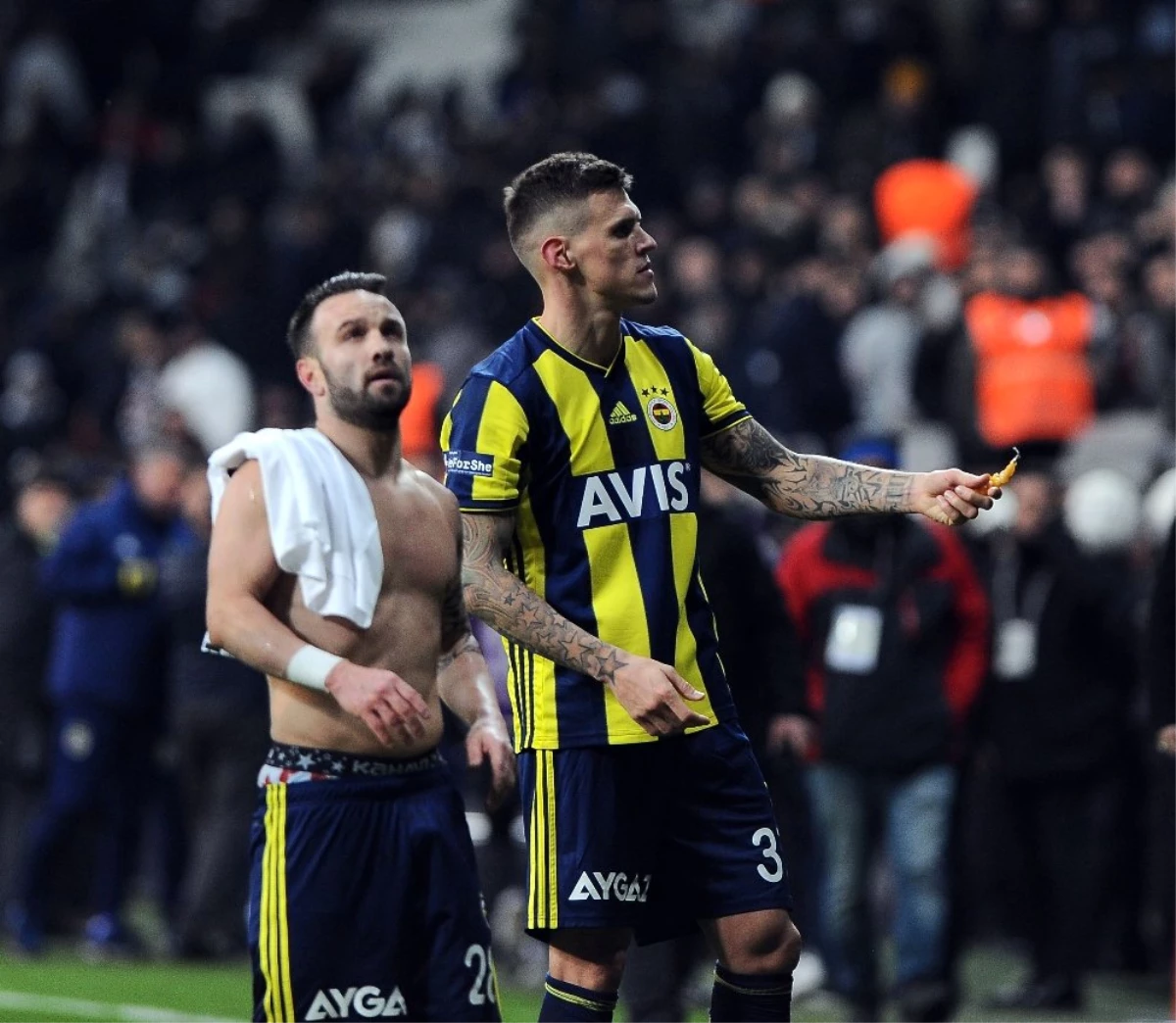 Skrtel Tribünden Atılan Tesbihi Geri Verdi