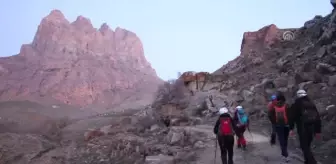 Türk Dağcılar Hocalı Katliamı Kurbanları İçin Tırmandı