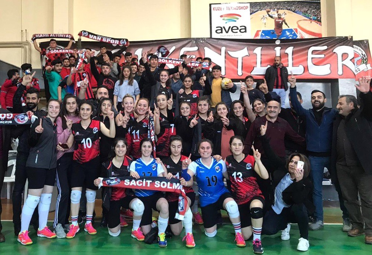 Van Büyükşehir Belediyespor Kadın Voleybol Takımı Play-off\'ta