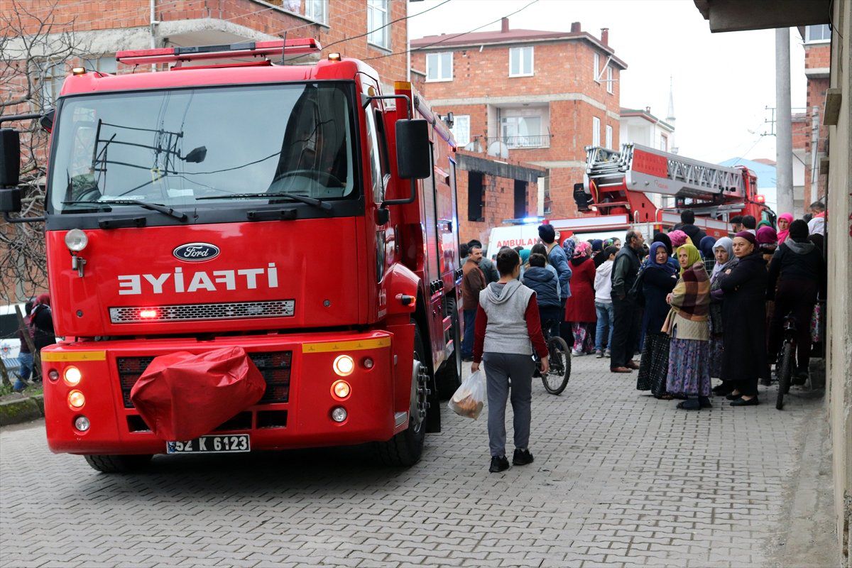 Yangında Çocukları, Komşuları ve İtfaiye Ekibi Kurtardı