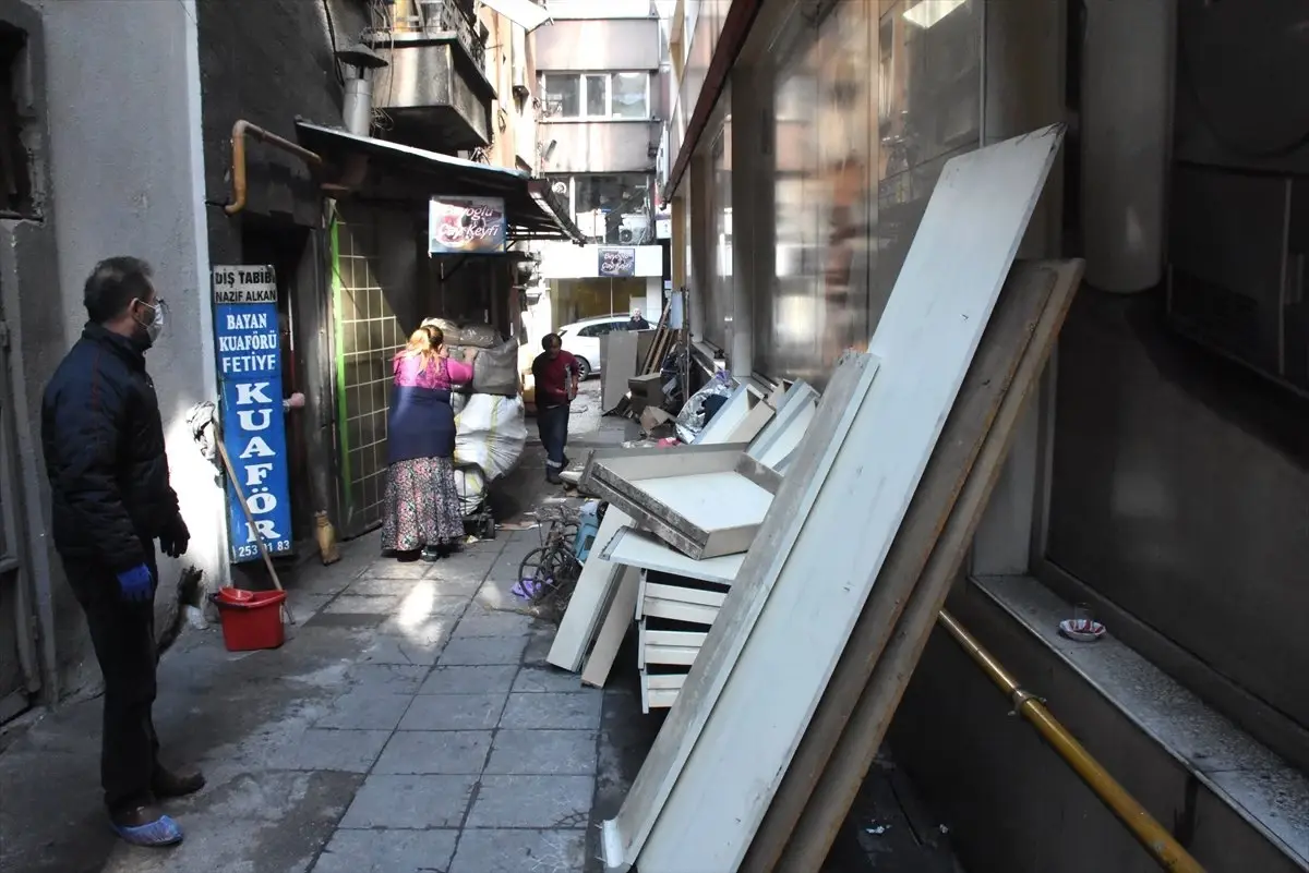 Zonguldak\'ta, "Çöp Ev" Boşaltıldı