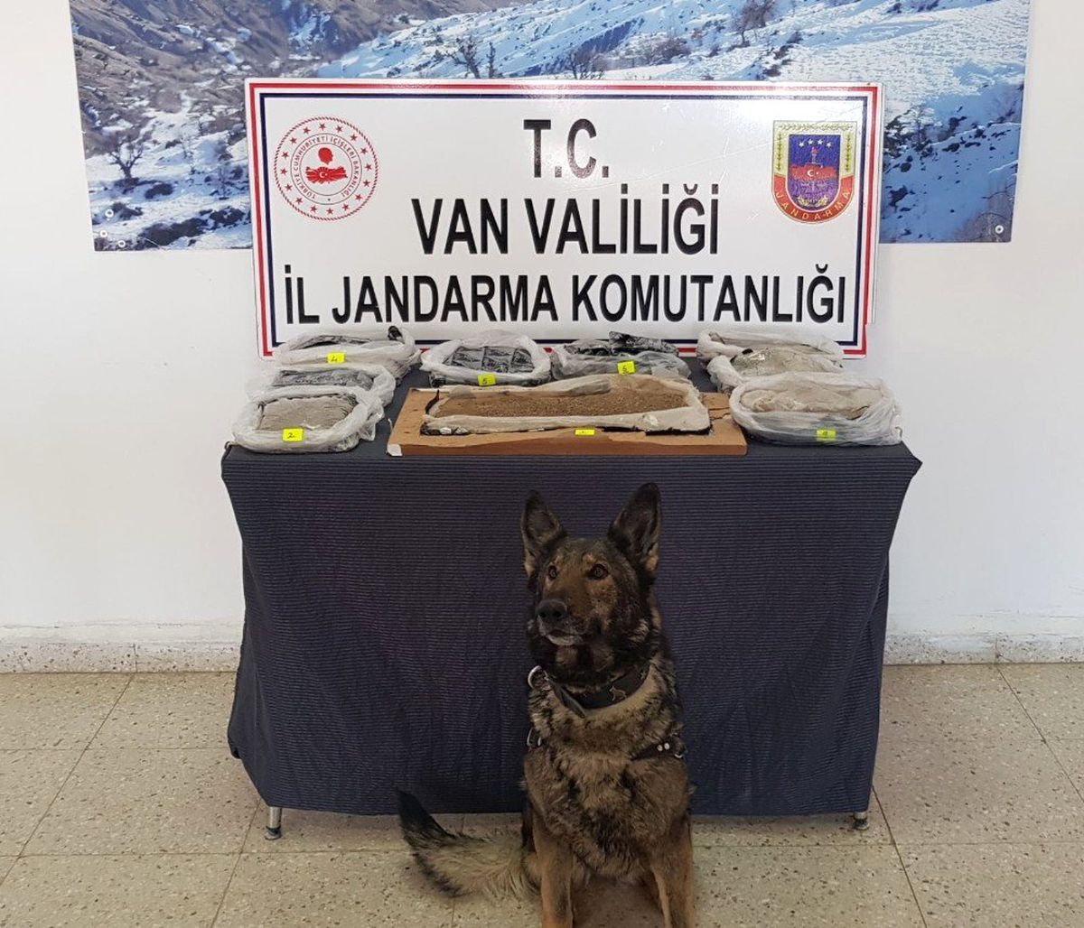 Dolap Kapağında 9 Kilo 226 Gram Eroin Ele Geçirildi