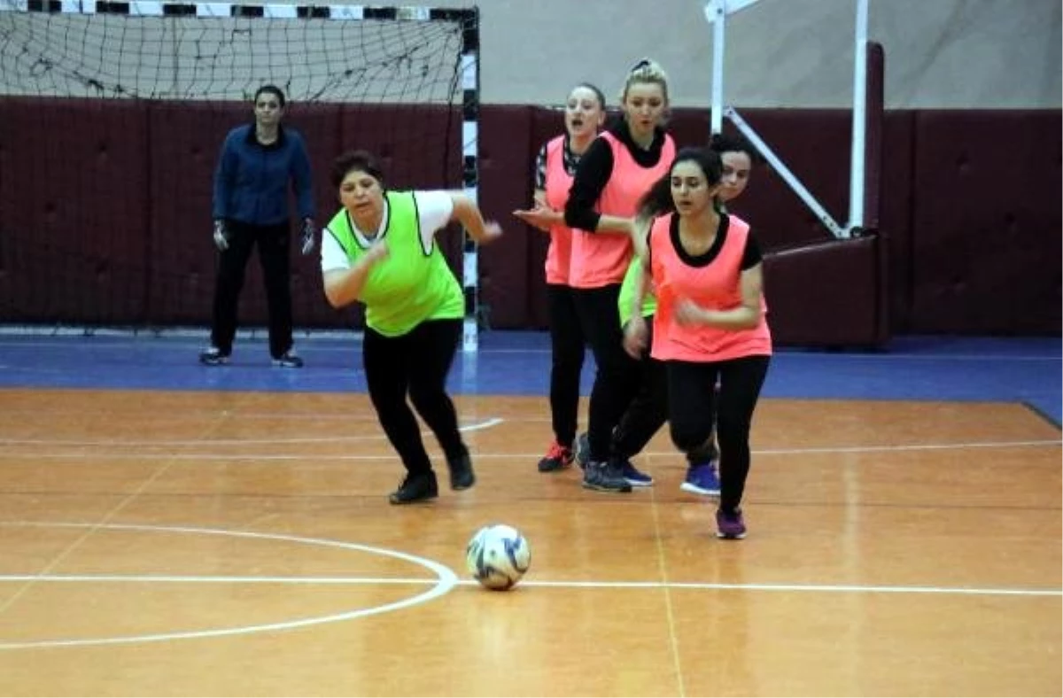 Edirne\'de, \'Topuklu Kramponlar Futbol Turnuvası\'
