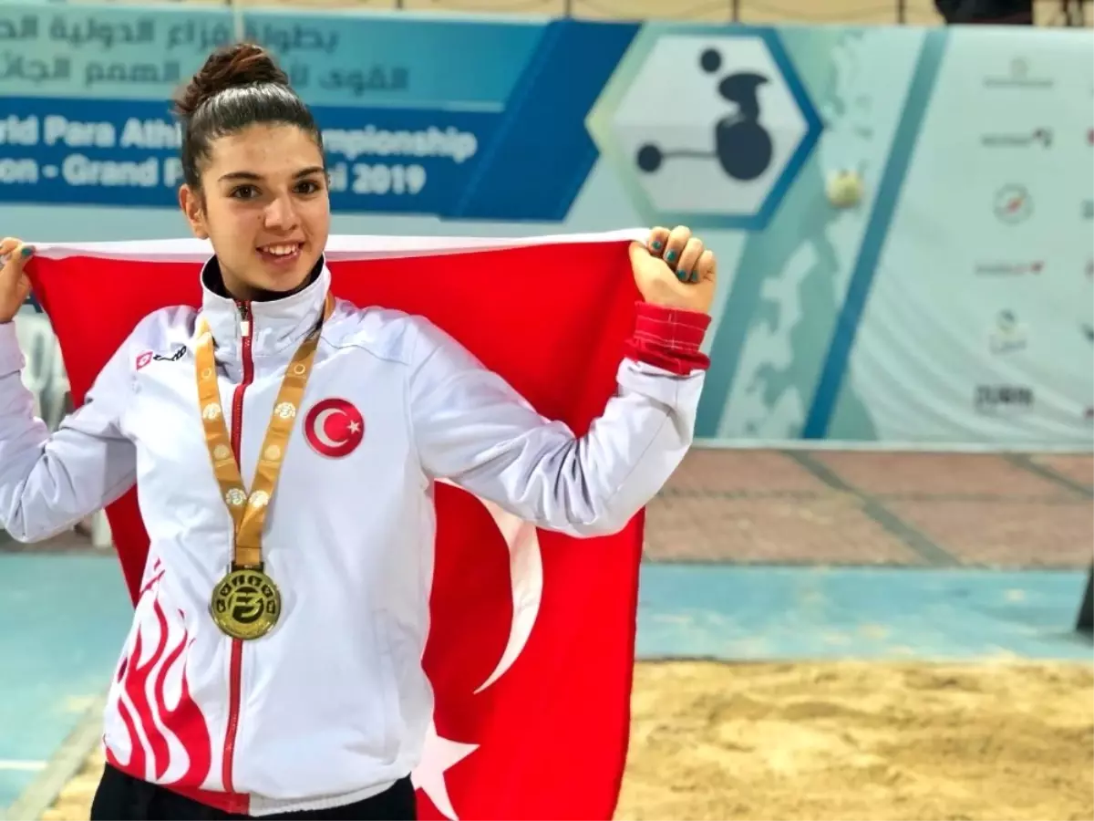 Esra Bayrak\'tan Altın Madalya