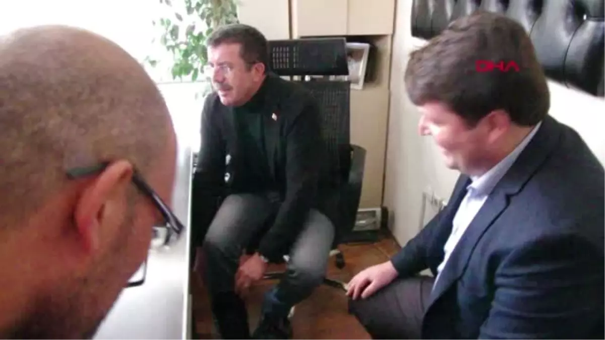 İzmir Zeybekci\'ye Ödemiş Ziyaretinde Körüklü Çizme Hediye Edildi