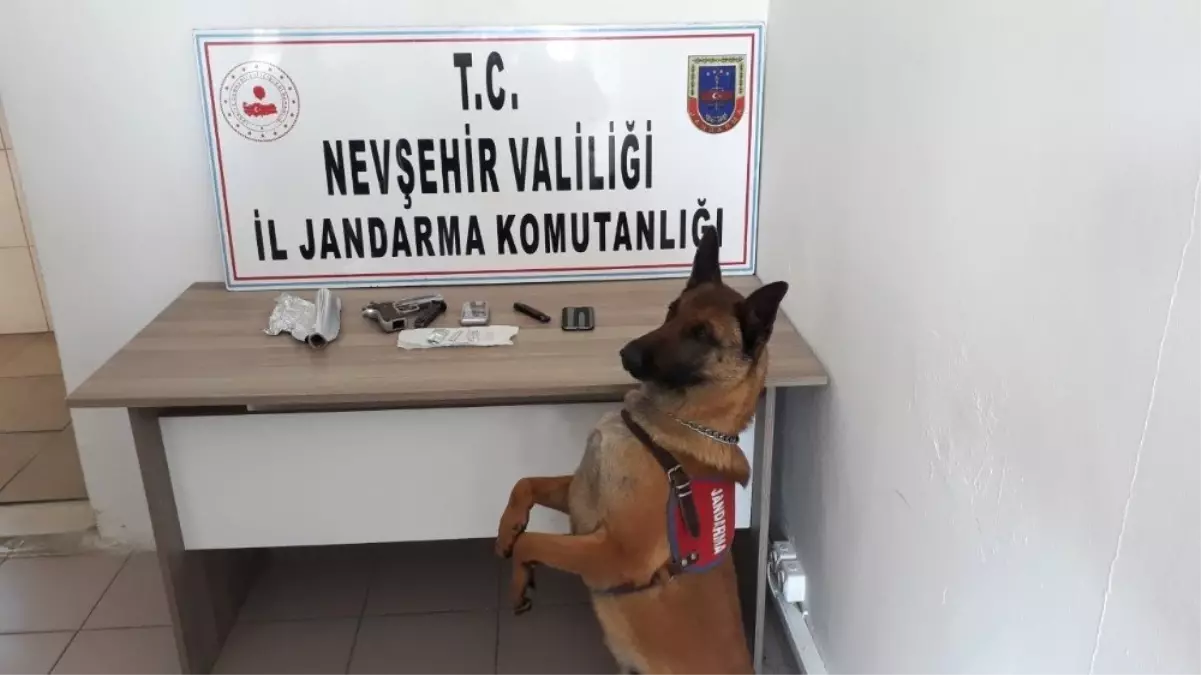 Jandarma Uyuşturucudan 2 Kişiyi Yakaladı