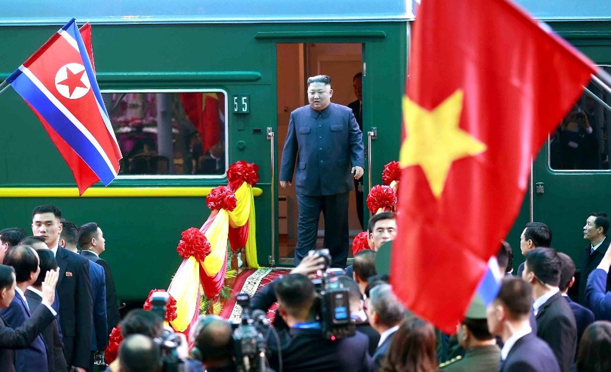 Kim Vietnam\'da, Trump Yolda