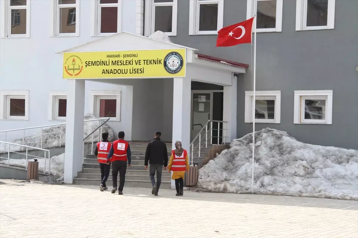 Kızılay\'dan Öğrenci ve Dar Gelirli Ailelere Yardım