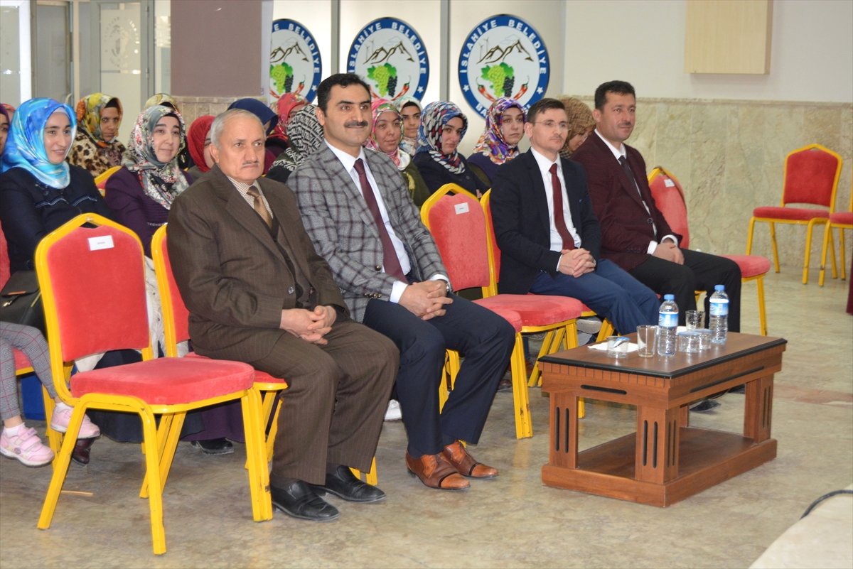 Kur\'an Kursu Öğreticilerine "Temel Aile Bilinci Eğitimi"