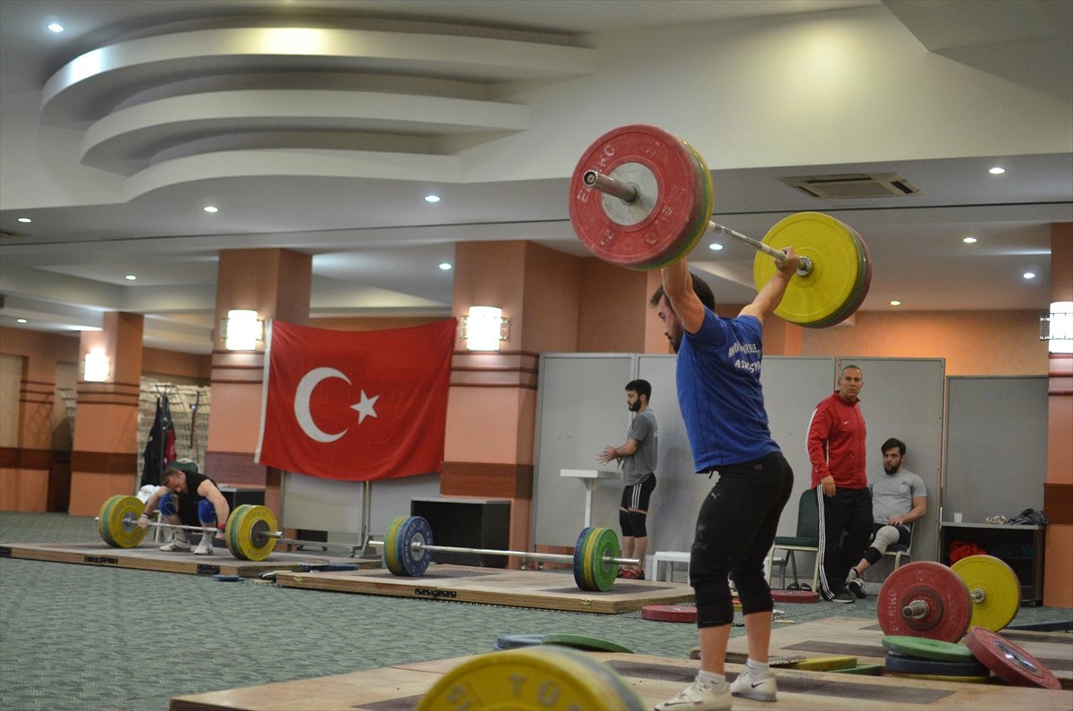 Milli Haltercilerin Avrupa Şampiyonası Mesaisi Sürüyor