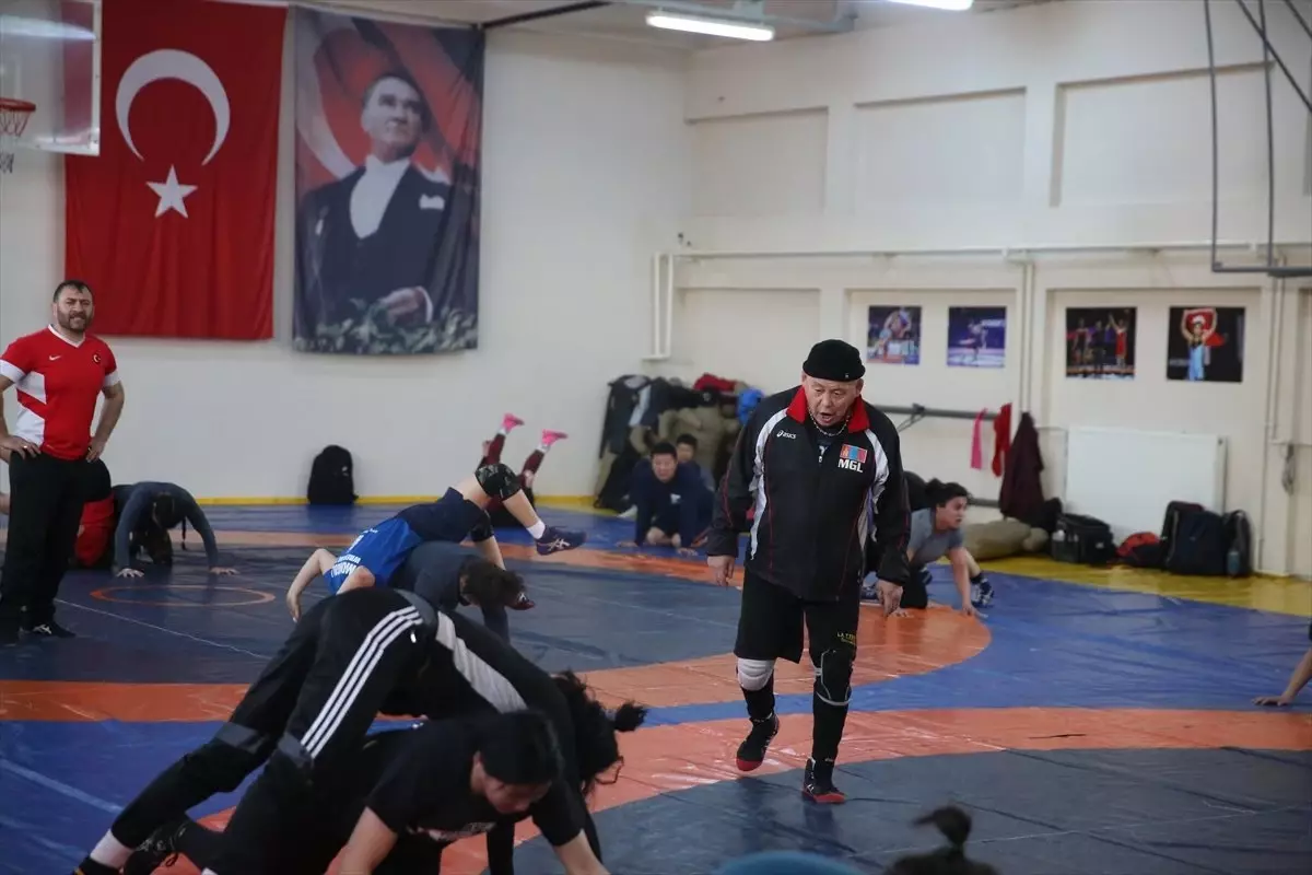 Moğolistan Kadın Güreş Takımı, Edirne\'de Kampa Girdi