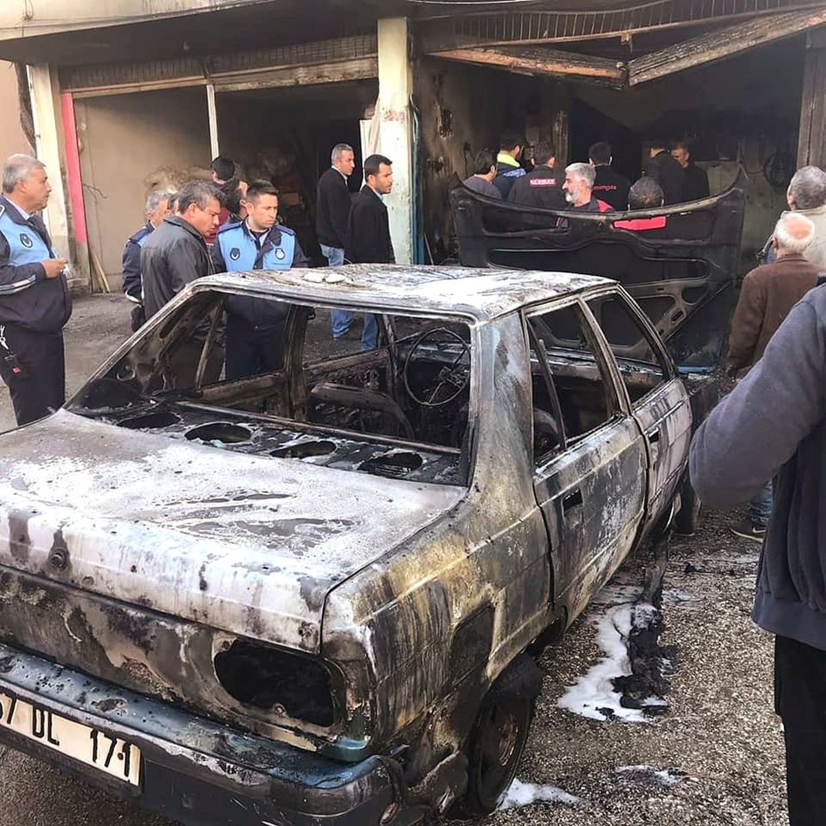 Otomobil Tamirhaneyle Birlikte Yandı