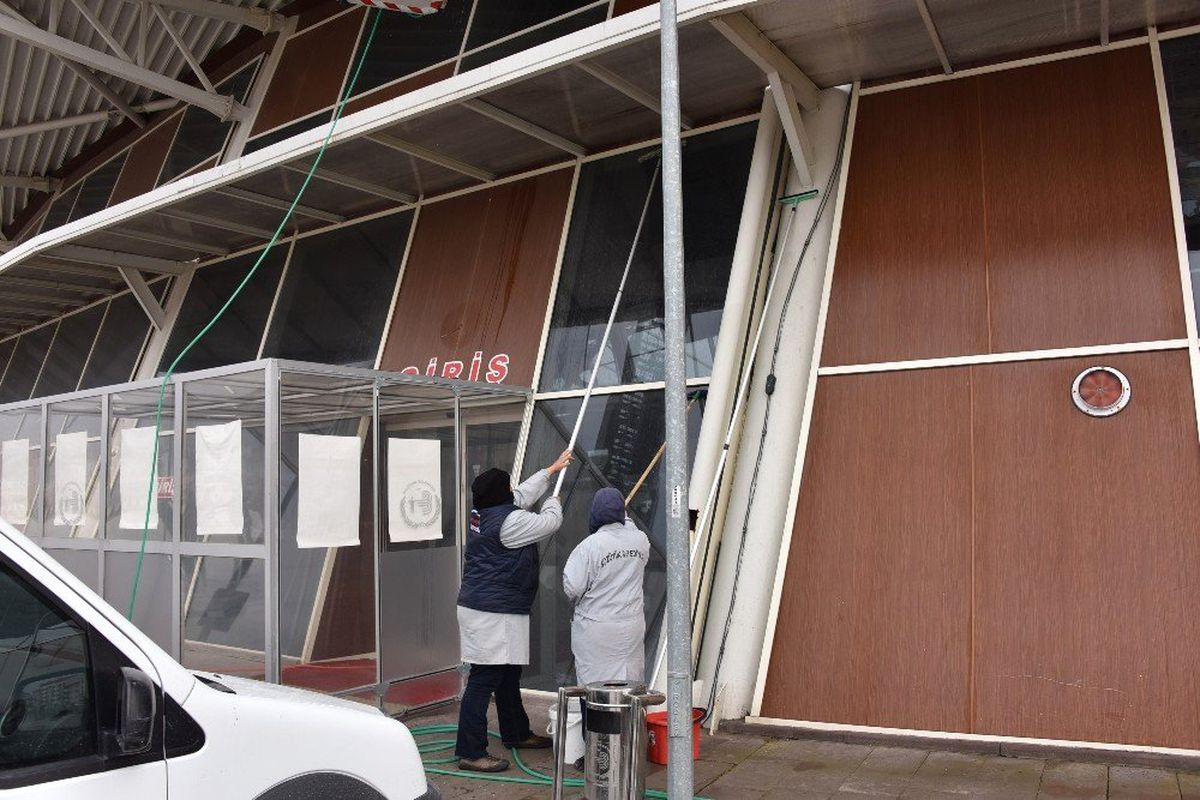Şehirlerarası Otobüs Terminalinde Temizlik