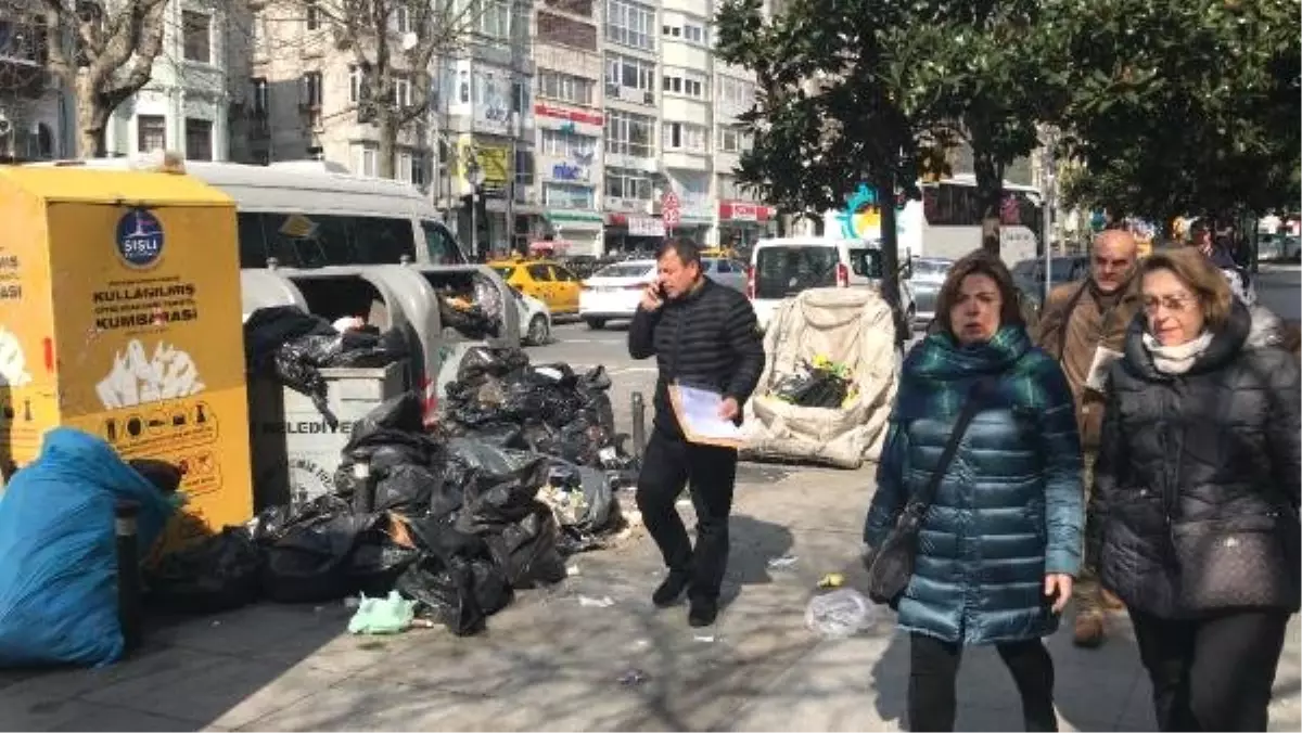 Şişli\'de Cadde ve Sokaklarda Çöp Yığını Oluştu