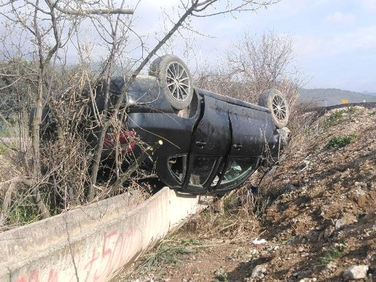 Takla Atan Otomobil Ters Döndü; Sürücü Ağır Yaralı