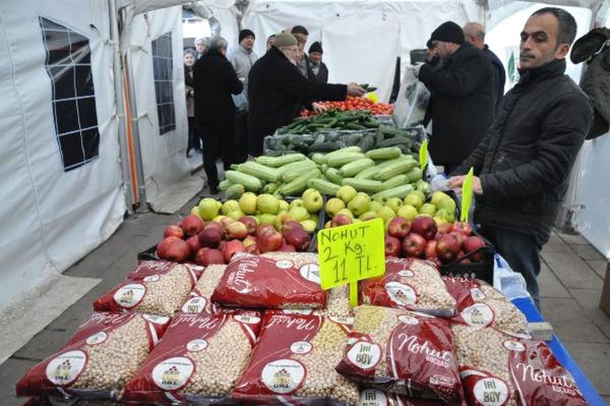 Ankara\'da Tanzim Satış Noktalarında İlk Gün 23 Ton Bakliyat Satıldı