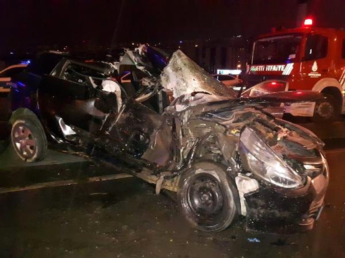 Beylikdüzü\'nde Trafik Kazası: 1\'i Ağır, 3 Yaralı