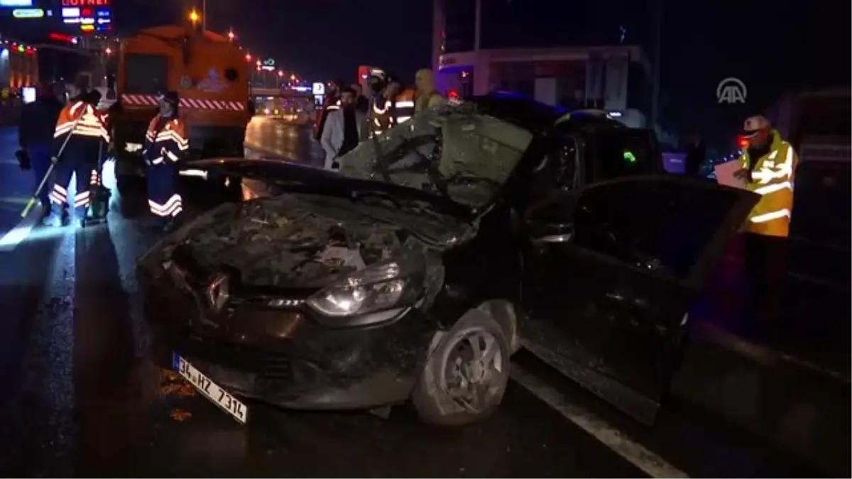 Beylikdüzü\'nde Zincirleme Trafik Kazası: 3 Yaralı - İstanbul