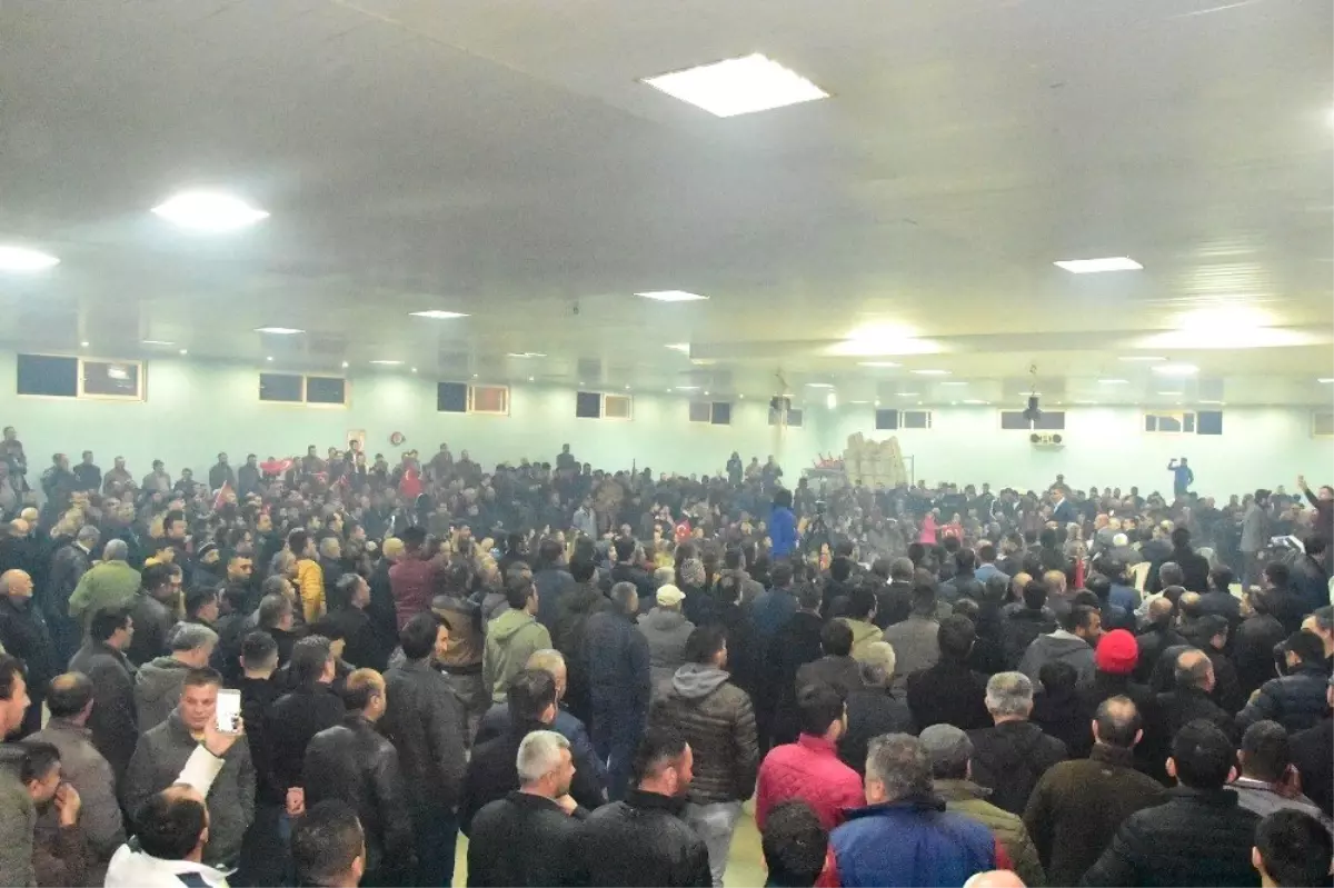 Binlerce Tepeköylü Başkan Uçak\'ı Bağrına Bastı