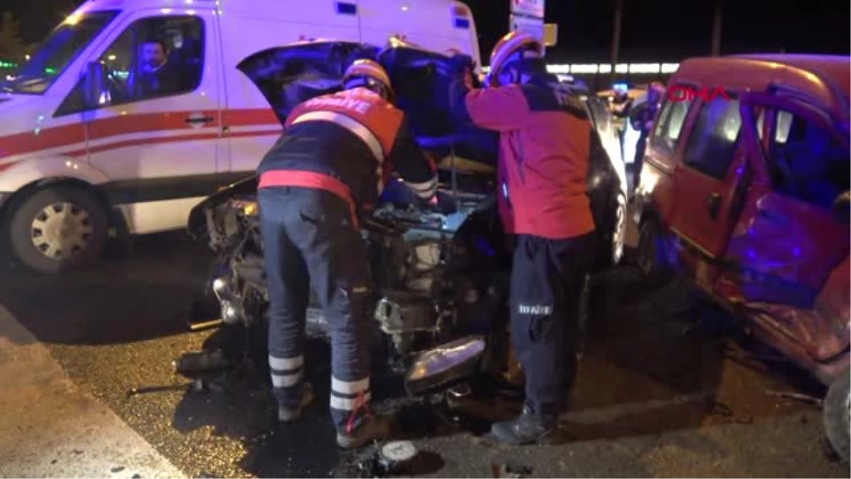 Bolu Cip, Kırmızı Işıkta Duran Araçlara Çarptı: 4 Yaralı
