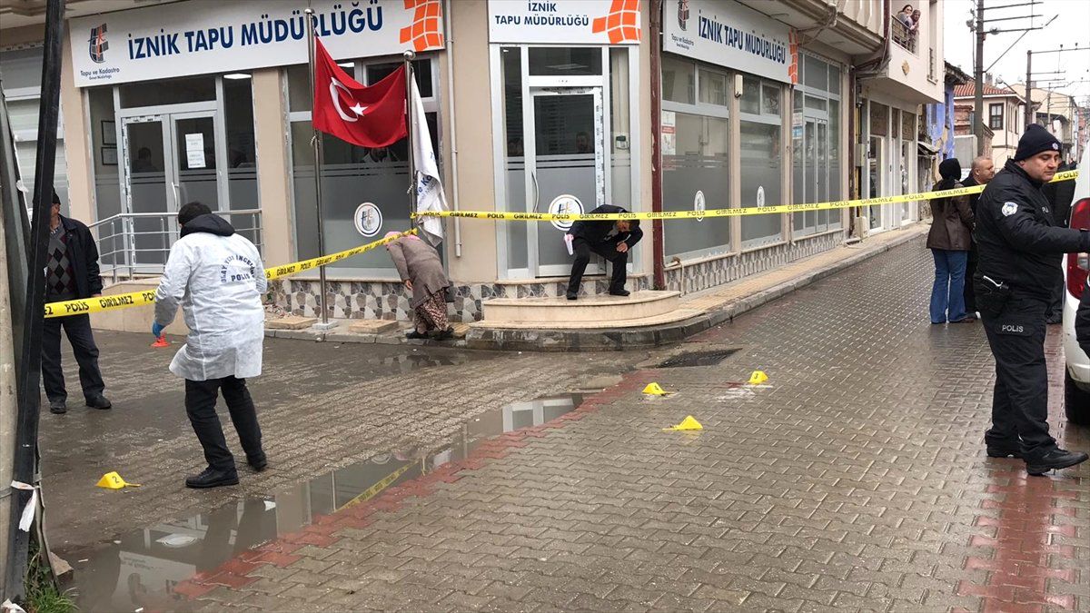 Bursa\'da Tapu Dairesi Önünde Silahlı Kavga