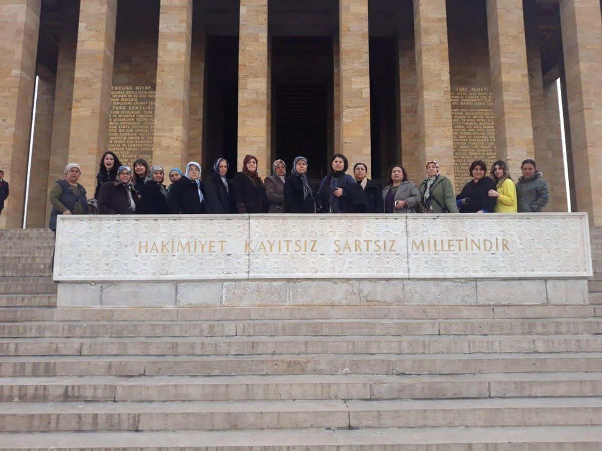 Büyükşehir Aydınlı Kadınları Anıtkabir\'e Götürdü