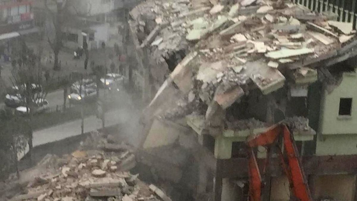 Deprem Gibi Yıkılma Anı Kameralara Böyle Yansıdı