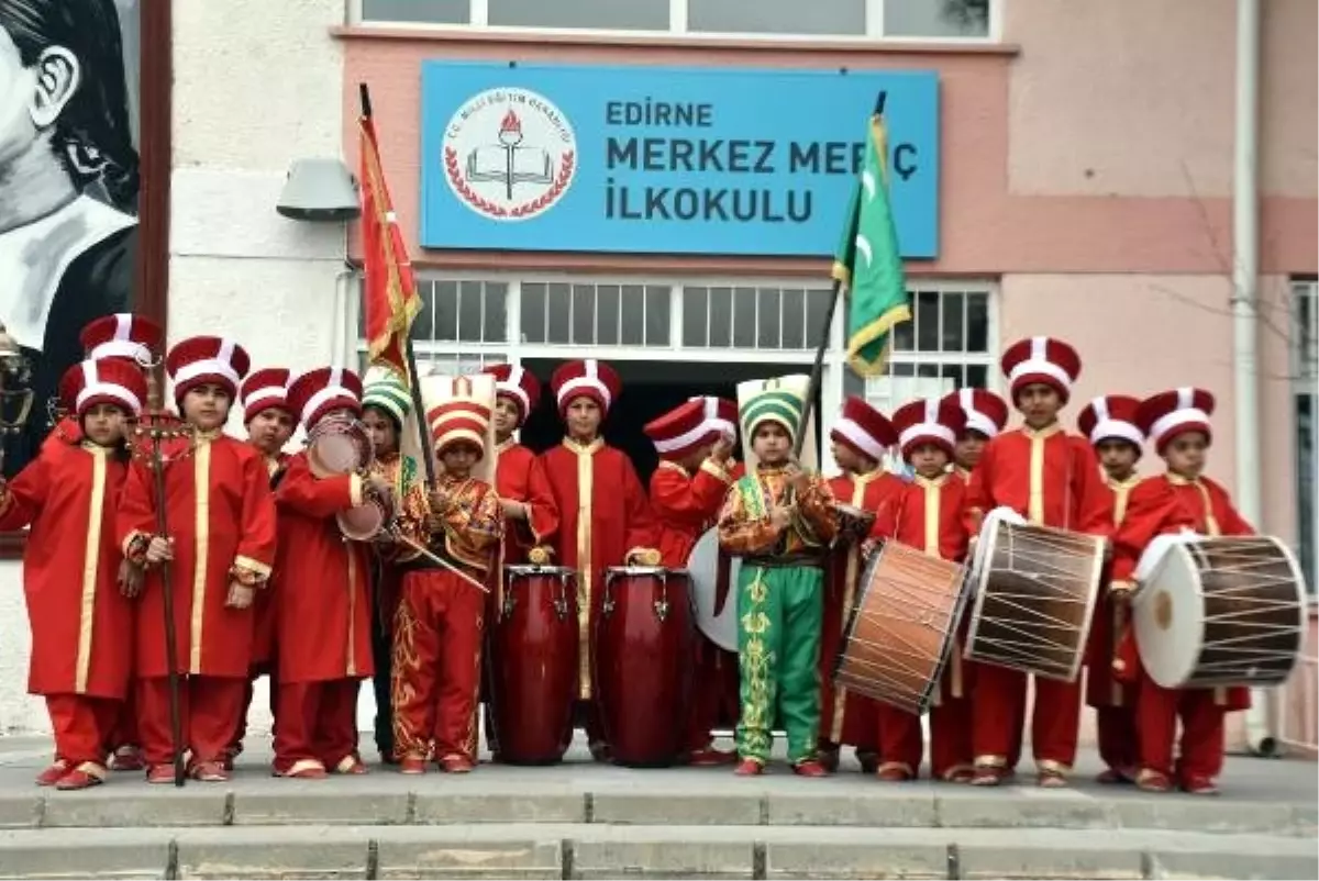 Edirne\'de Öğrencilerin Devamsızlığı, Mehter Takımıyla Önlendi