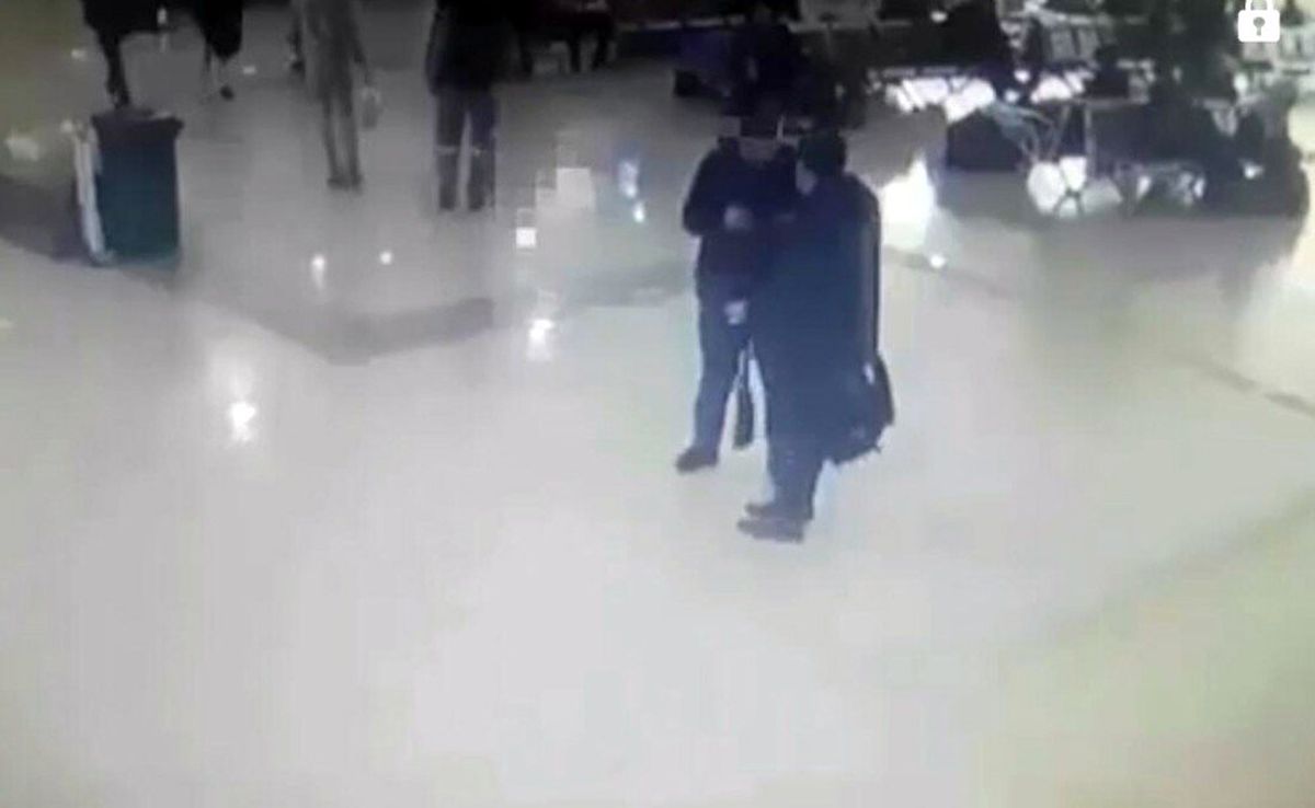 Fetö\'den Araması Bulunan Eski Yüzbaşı, Sahte Kimlikle Uçağa Binmek İsterken Yakalandı