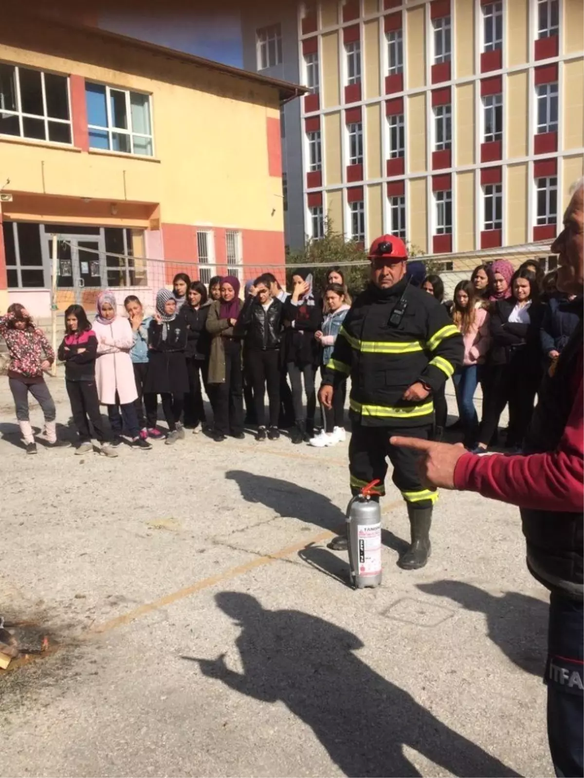 İtfaiyeden Okullarda Eğitici Tatbikatlar