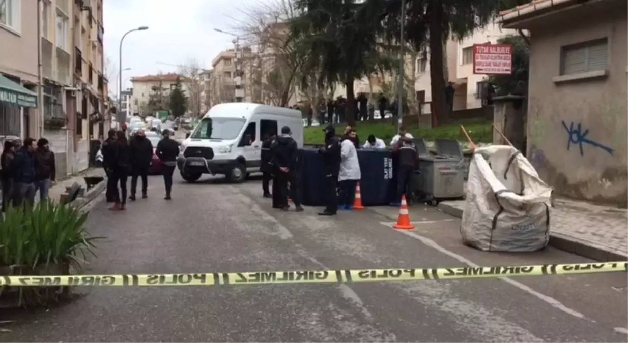 Kadıköy\'de Çöp Konteynerinden Kadın Bacakları Çıktı