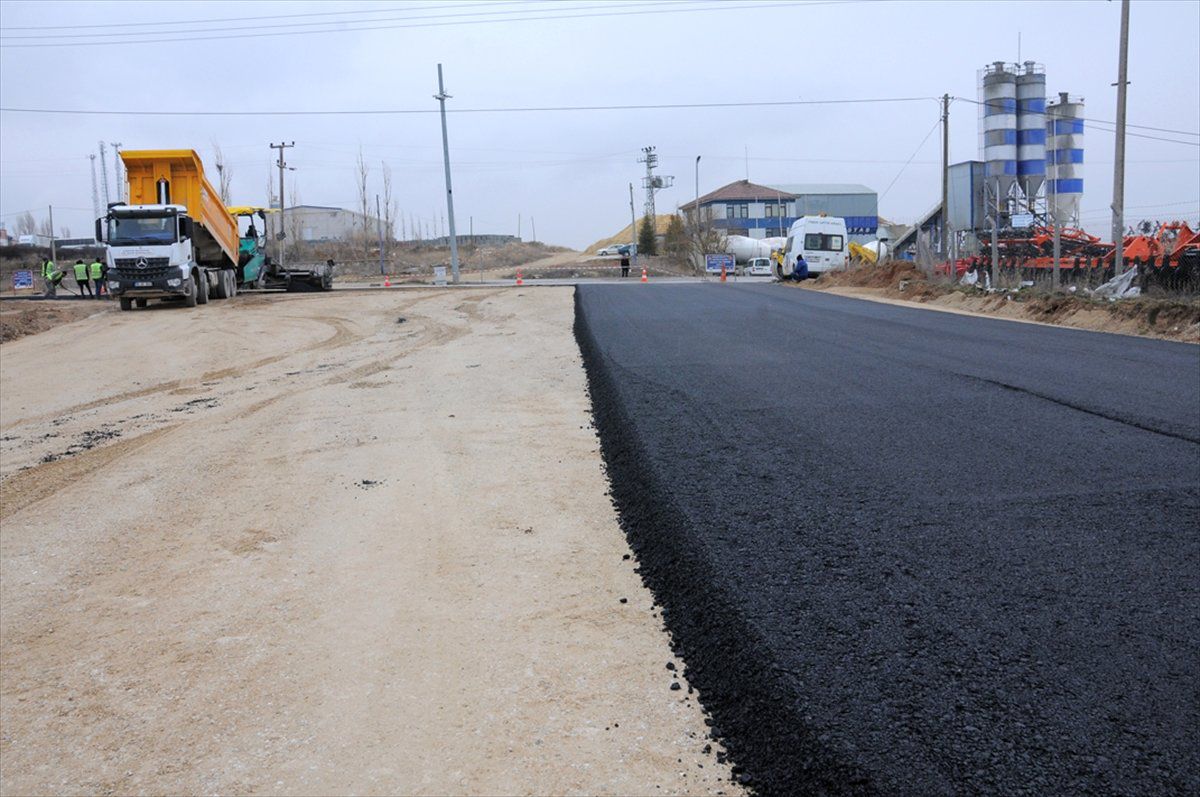 Kırşehir\'de Sanayi Sitesinde Asfalt Çalışması