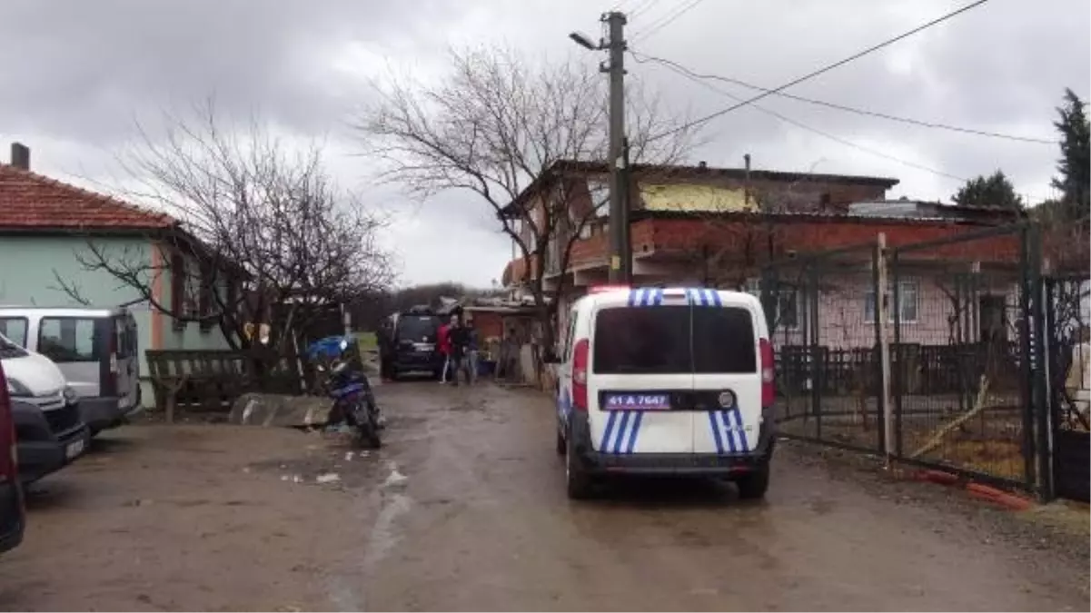 Köpeğine Ateş Açan Akrabasını Başından Vurdu