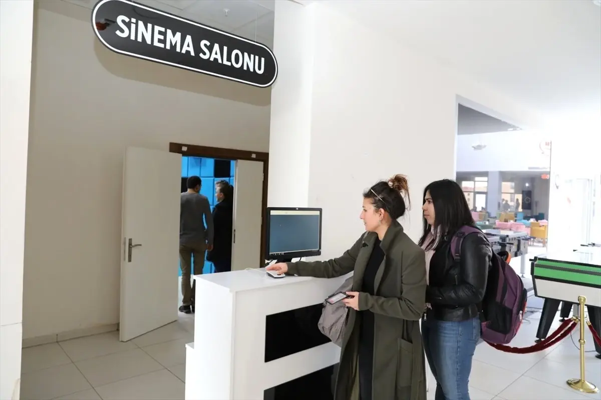 Nöhü\'de Sinema Salonu Hizmete Girdi